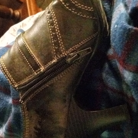 Boot - Picture 3 of 3